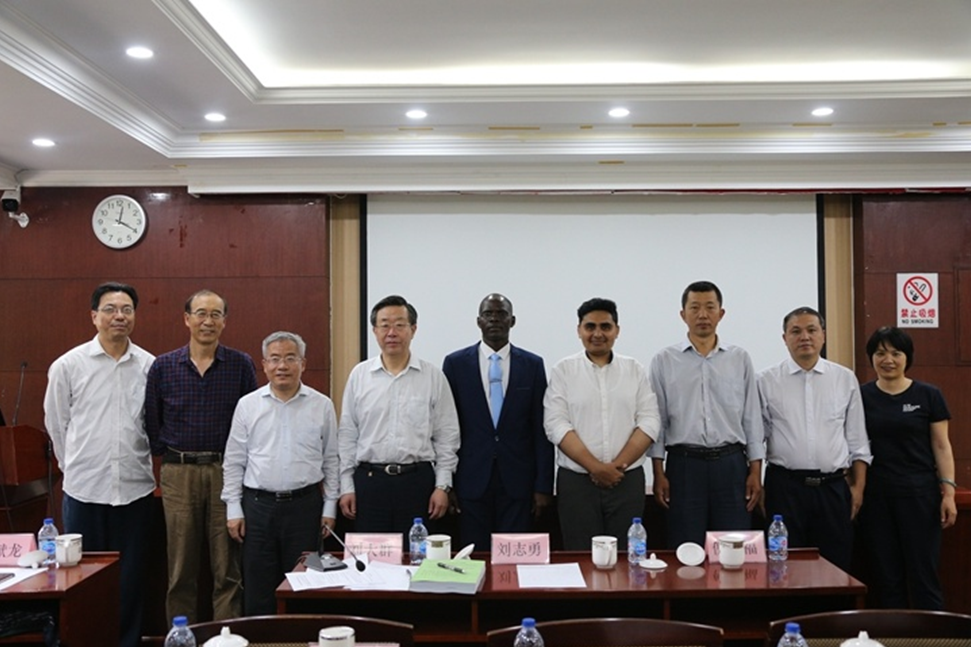CAAS held doctoral thesis defense for outstanding international students
